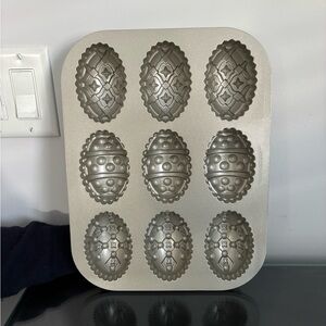 Non-Stick Egg-Shaped Cake Mold